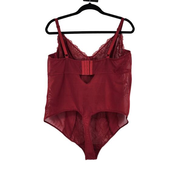 Torrid Curves Biking Red Underwire Thong Bodysuit-Lace Red & Gold Size 2X - Picture 6 of 6